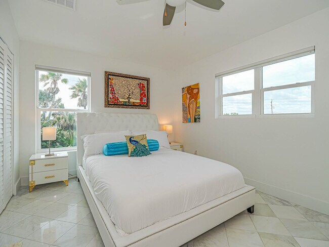 Building Photo - 12936 Jimmy Buffett Mem Hwy