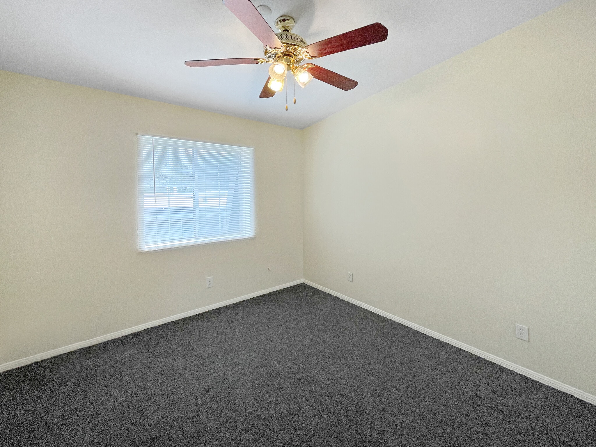 Building Photo - 379 N Mentor Ave