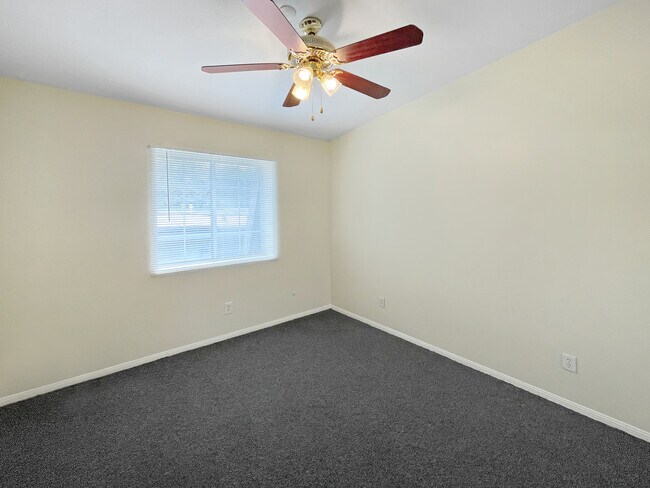 Building Photo - 379 N Mentor Ave