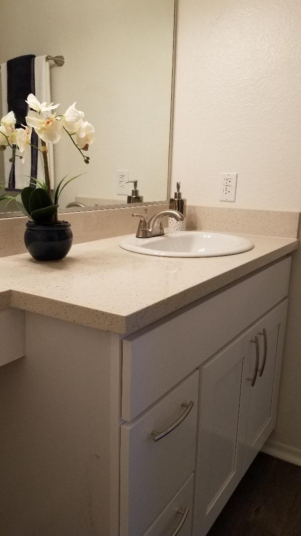 Building Photo - 8324 Vineyard Ave