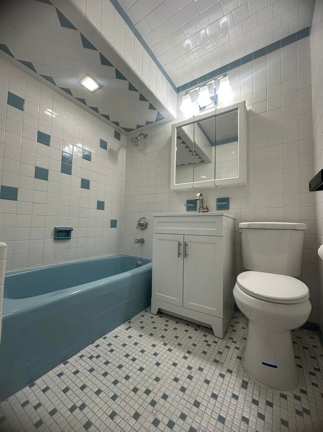 Building Photo - 38 Gates Ave