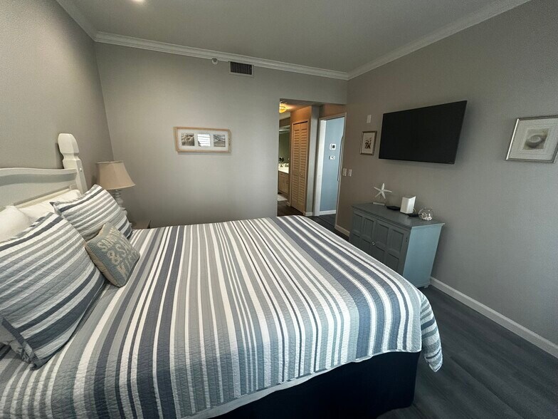 Bedroom - 655 Columbia St