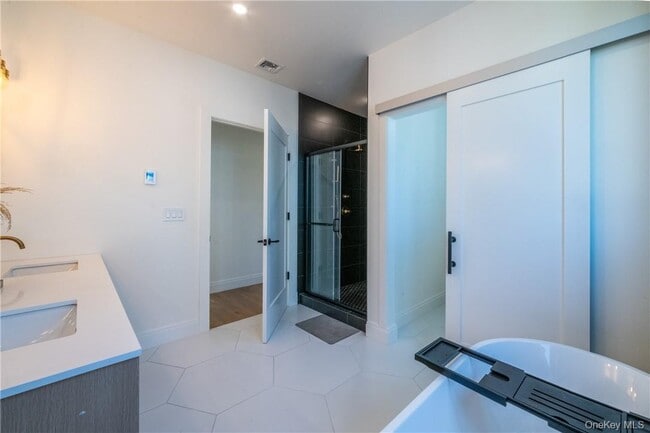 Building Photo - 23 Poplar St