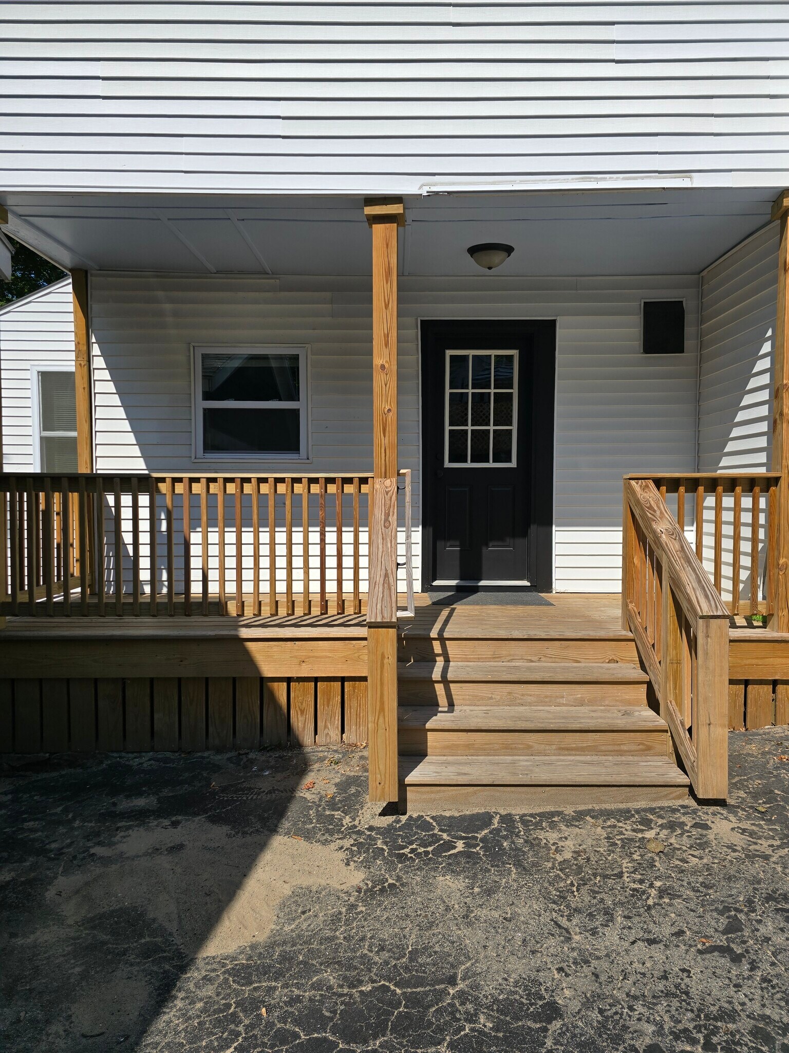 Building Photo - 353 Laurel St