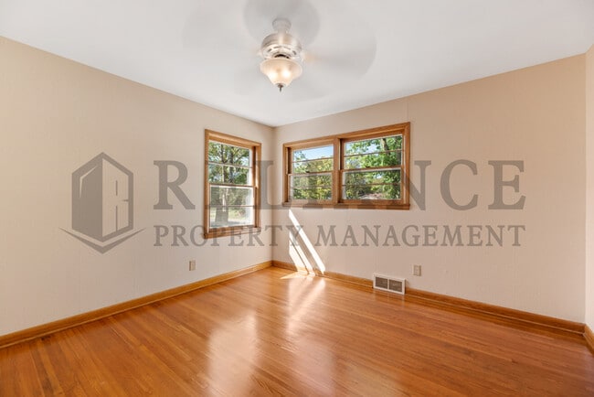 Building Photo - 878 S Fabrique Dr