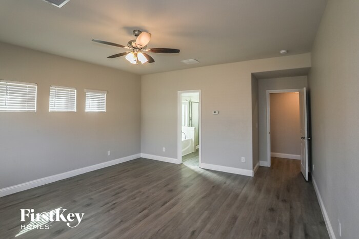 Building Photo - 1110 Sheldon Dr