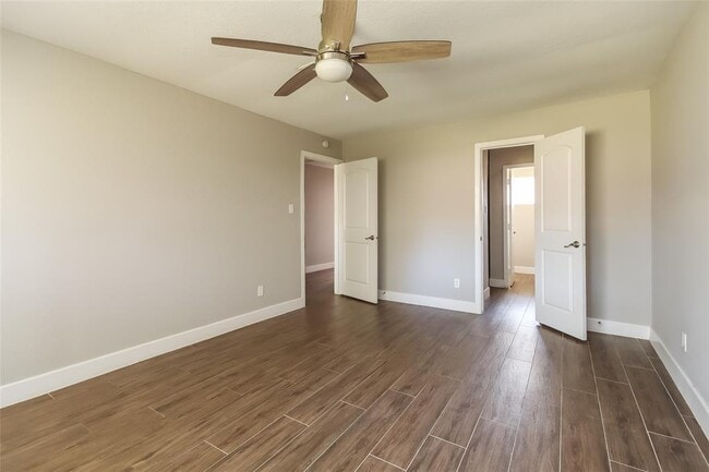 Building Photo - 2662 S Woodloch St