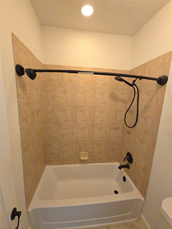 Building Photo - 16014 Peach Bluff Ln