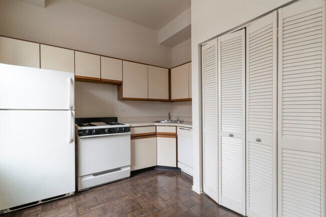 Building Photo - 3751 N Halsted St