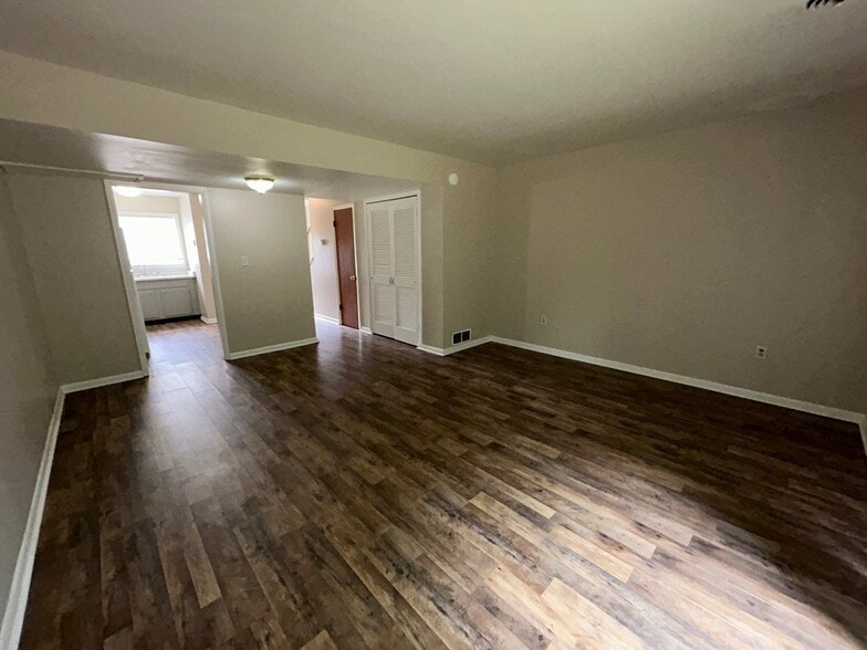 Building Photo - 37 Willa Dr