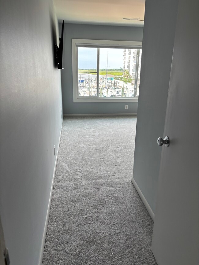 Building Photo - 350 Causeway Dr