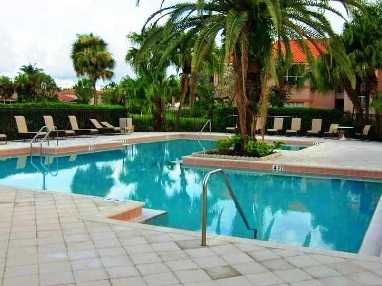 Building Photo - 3350 Pinewalk Dr N