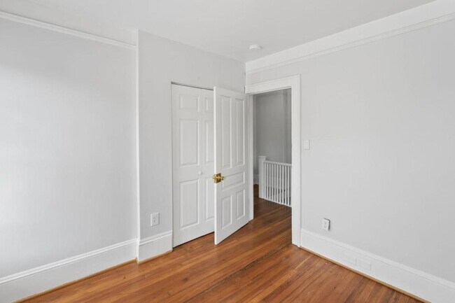 Building Photo - 2842 Bon Air Ave