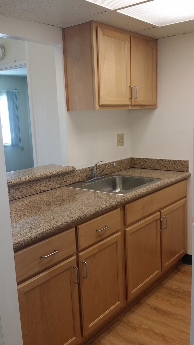 Building Photo - 1401 N Flower St