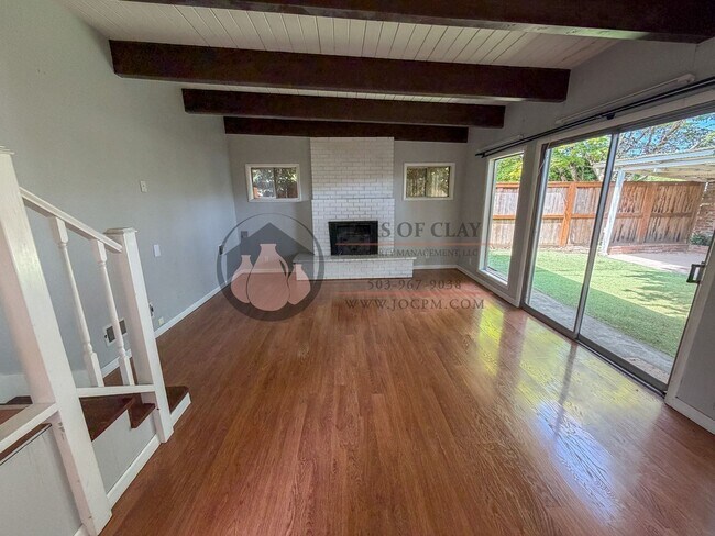 Building Photo - Spacious NE Salem Character Home | Pet Friendly | Central Heat