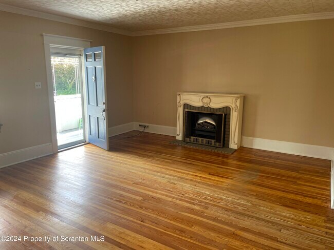 Building Photo - 1312 Main St