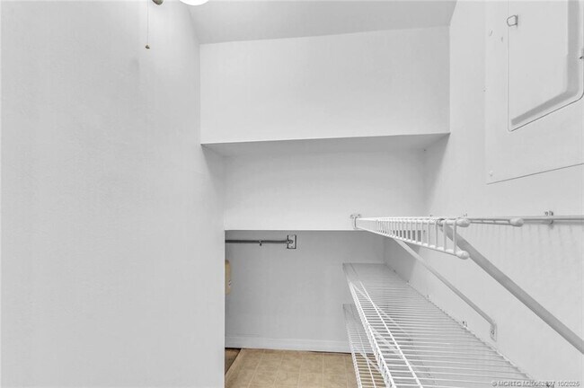 Building Photo - 1102 SE Mitchell Ave