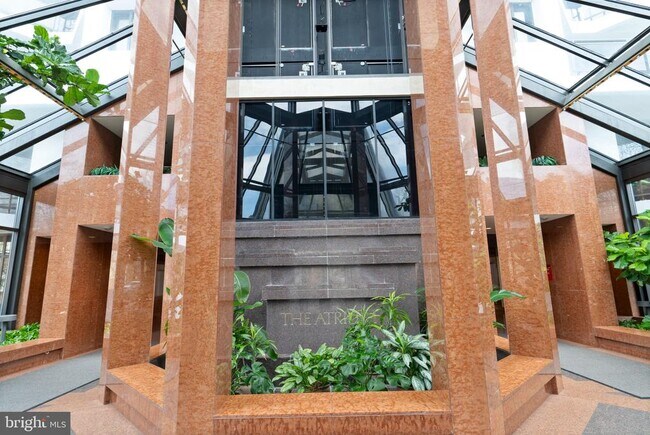 Building Photo - 1530 Key Blvd