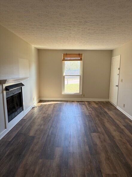 Building Photo - 111 Cash Ln