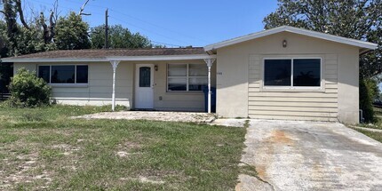 Building Photo - Cozy 3-Bedroom Home on a Corner Lot in Hol...