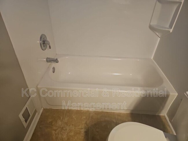 Building Photo - 6713 NW Evelyn St