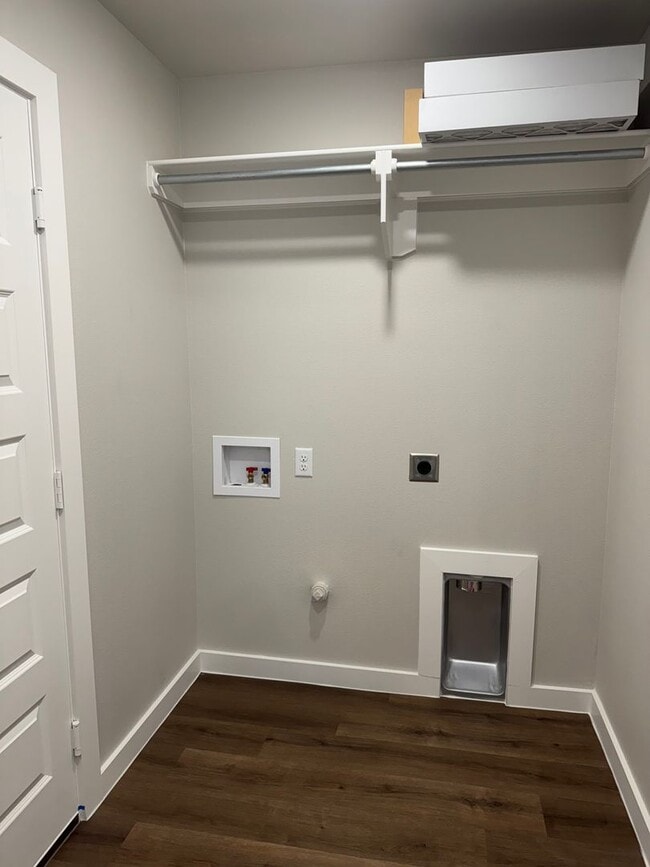 Building Photo - Brand Newer Construction 3/2/2