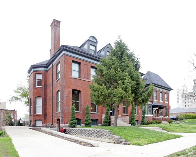 Primary Photo - 3717-21 Westminster