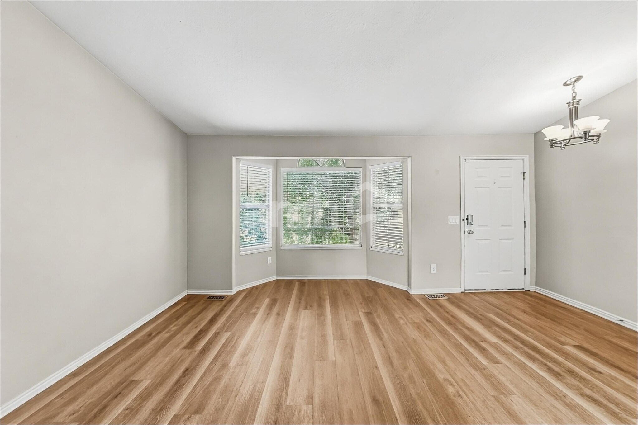 Building Photo - 4154 Westlake Dr
