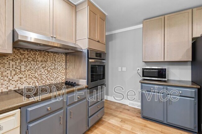 Building Photo - 8057 Arbor Dr