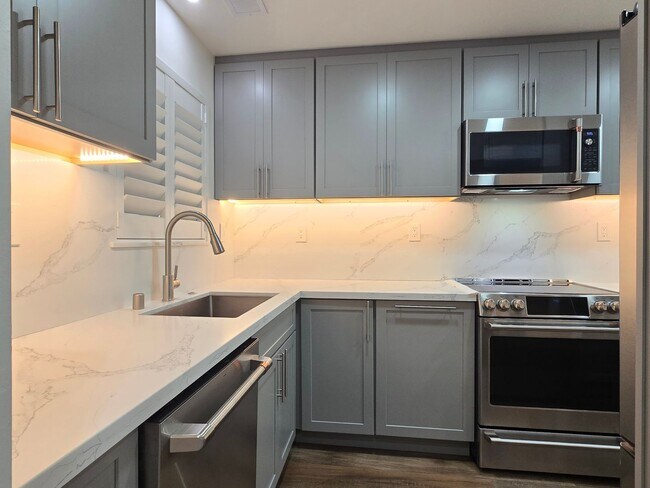 Building Photo - Blossomhillduplex