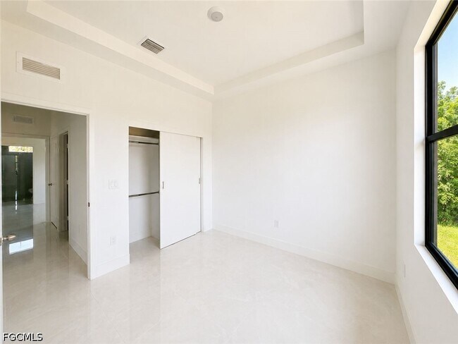 Building Photo - 8034 Life Cir