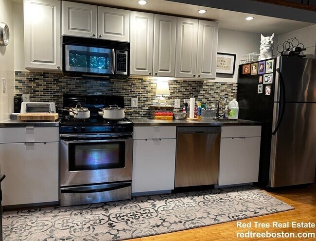 Building Photo - 150 Porter St