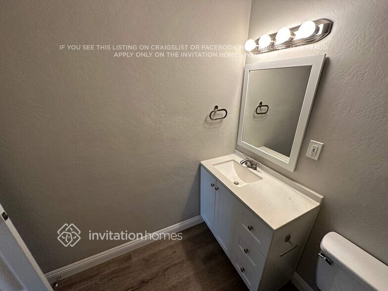 Building Photo - 934 E Loma Vista Dr