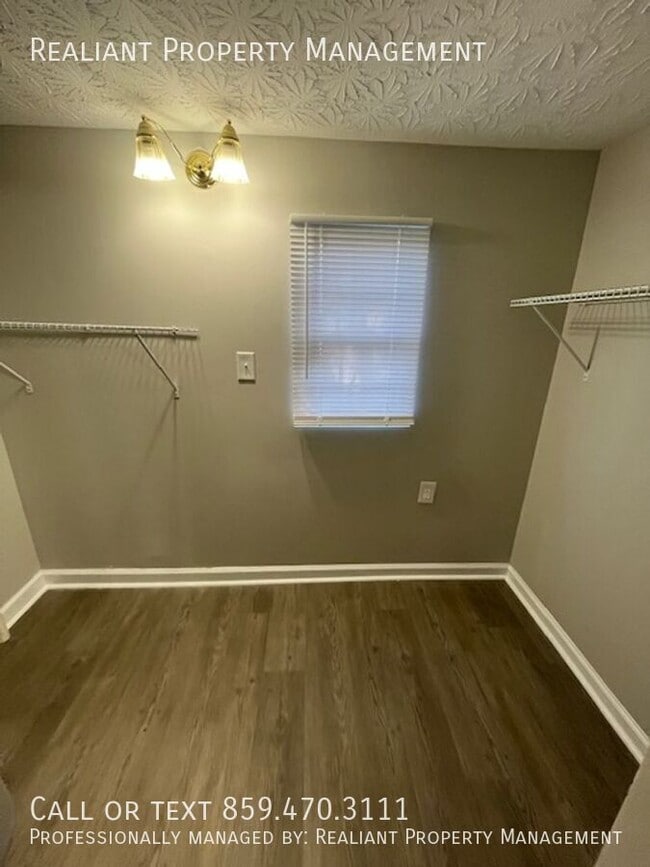 Building Photo - 400 Broadway-