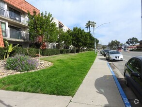 Building Photo - CENTRALLY LOCATED 1 BR CONDO
