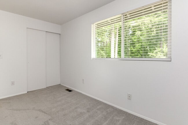 Building Photo - Four Bedroom House Near Camelot Park