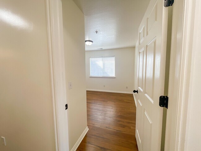 Building Photo - 8212 N Cedar Springs Rd