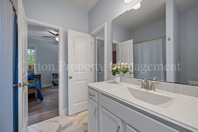 Building Photo - 807 Dan Owen Dr