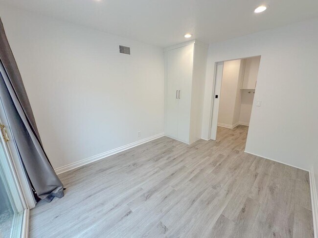 Building Photo - 25761 Serenata Dr