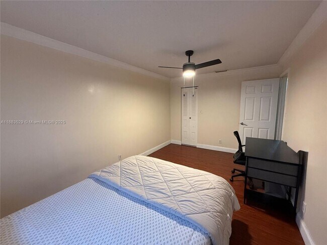 Building Photo - 27 Laredo Pl