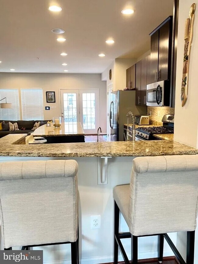 Building Photo - Beautiful Single Family home with Loft and Off Street Parking