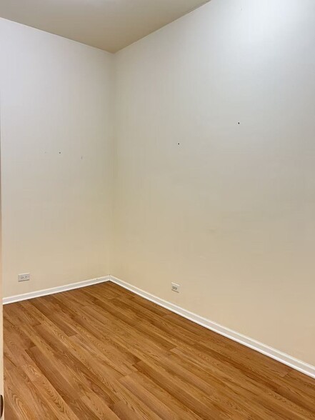 Building Photo - 2358 N Clybourn Ave