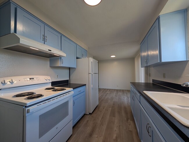 Building Photo - Cozy 2-Bedroom, 1-Bath Duplex in Springfield!