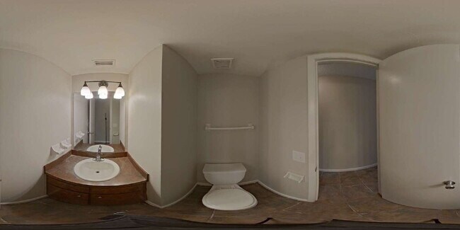 Building Photo - "Charming 3-Bedroom Home with 2 Full Baths in Prime Lakeland Location!"