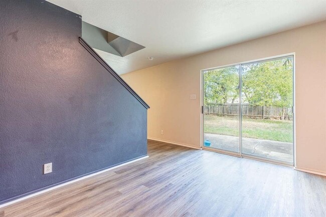 Building Photo - 1422 Meadow Pkwy