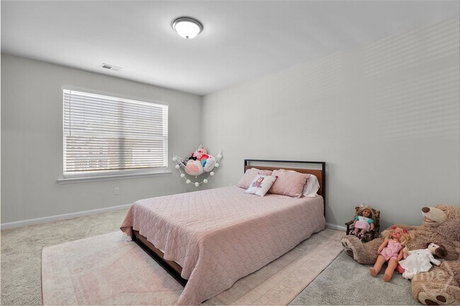 Building Photo - 2980 Kingswood Dr
