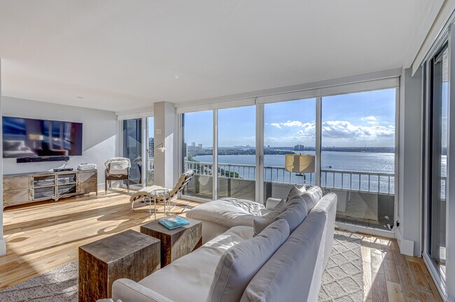 Building Photo - 5510 N Ocean Dr