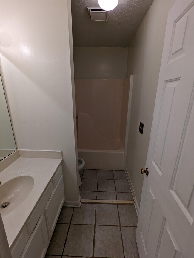 Building Photo - 215 Hickory Forge Dr