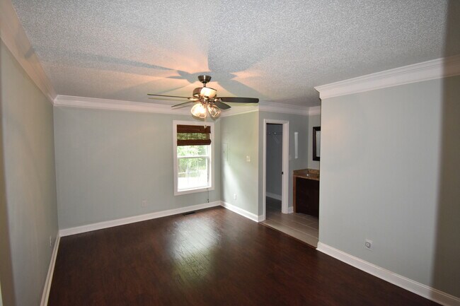 Building Photo - Coming Soon~ 3 Bedroom and 2 Bath- Great Outdoor Space (Pets Negotiable)