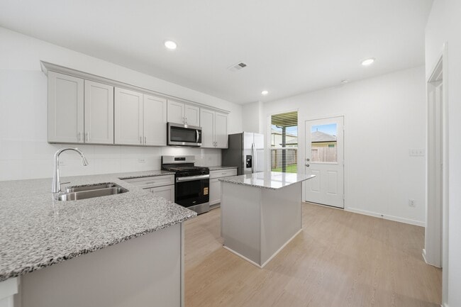 Building Photo - 610 Amber Fls Dr